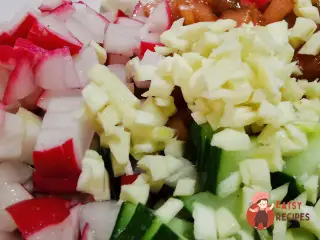 Крок 3: Кубанський овочевий салат із часником