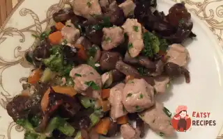 Ніжна Свинина З Тушкованими Овочами, Грибами Та Прянощами