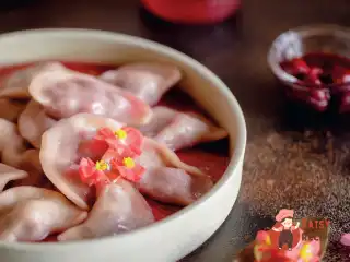 Вареники з вишнею, зварені у компоті