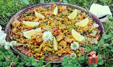 Паелья з куркою