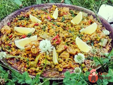 Паелья з куркою