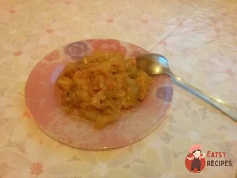 Тушкована капуста з кабачком