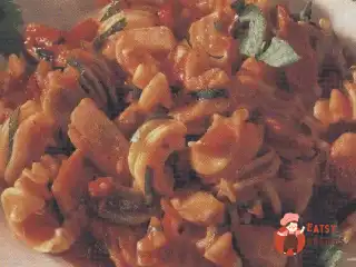 Фузиллі з соусом із тунця