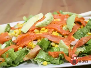 Салат із копченою рибою