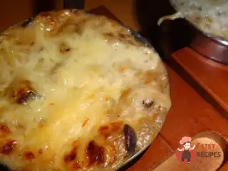 Баклажанний жульєн із грибами