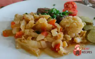 Тушкована Кольорова Та Пекінська Капуста З Солодким Перцем І Помідором