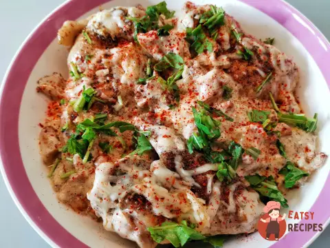 Курка з лисичками на сковороді