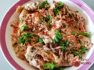 Курка з лисичками на сковороді