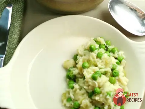 Жовтий рис з горошком