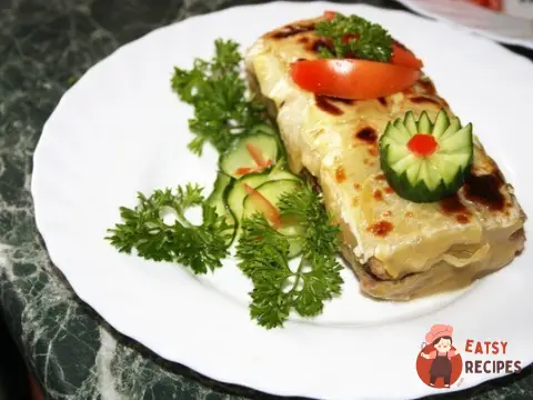 Кабачковий закусочний рулет з м'ясом та грибами