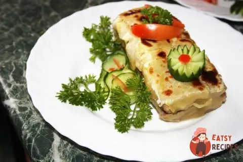 Кабачковий закусочний рулет з м'ясом та грибами