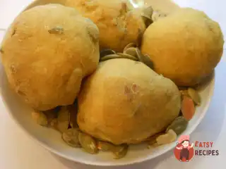 Булочки з каррі та гарбузовим насінням