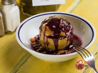 Печене яблуко з медом, родзинками та курагою