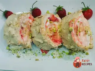 Меренговий фісташковий рулет з маскарпоне та малиною