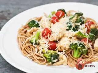 Спагетті з червоним вином і брокколі