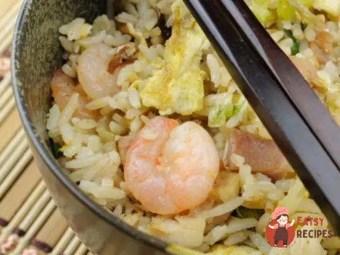 Рис по-китайськи з морепродуктами