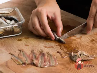 Крок 9: Закуска з маринованих помідорів з кількою