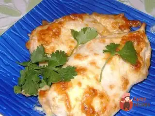 Курка під овочевою шапкою