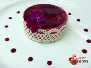 Бурякова панна кота з малиновим соусом