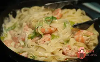 Паста Зі Сметанно-Сирним Соусом Та Морепродуктами