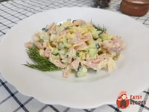 Салат із шинкою та сиром
