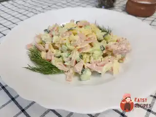 Салат із шинкою та сиром