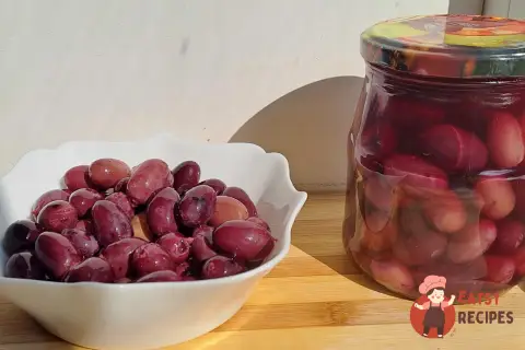 Маринований виноград з корицею та гвоздикою