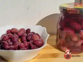 Маринований виноград з корицею та гвоздикою
