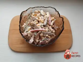 Салат із ковбасою