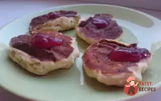 Сирні Оладки З Яблуками
