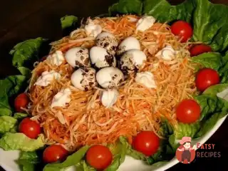 Салат з куркою, картоплею та яйцями