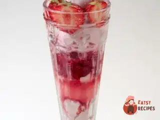 Санді з полуницею та малиною