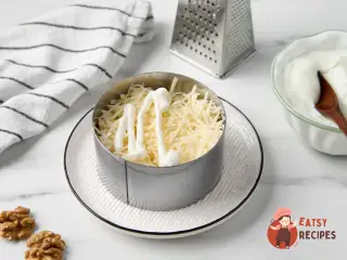 Крок 4: Королівський салат із волоськими горіхами