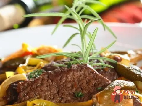Яловича вирізка з цибульно-апельсиновою закускою