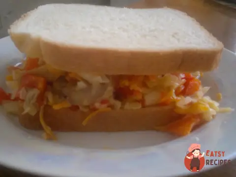 Вегетаріанський бутерброд з овочами та грибами