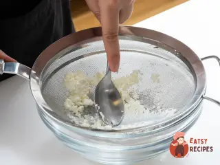 Крок 2: Панкейки з кореня селери з сиром і копченим стегенцем