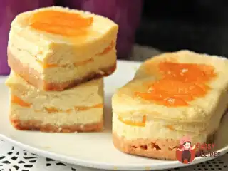 Сирна запіканка з кокосом та персиками