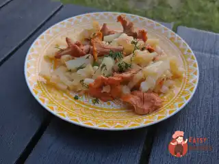 Смажена картопля з лисичками