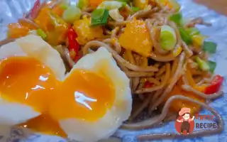 Гречана Локшина (Соба) Із Сезонними Овочами
