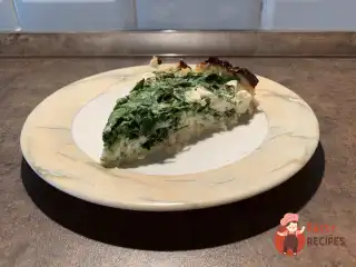 Пиріг зі шпинатом та фетою на тісті з цвітної капусти