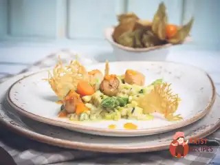 Морський гребінець з овочевим різотто