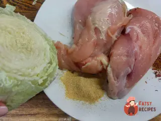 Крок 1: Пиріг з пряною куркою та пекінською капустою
