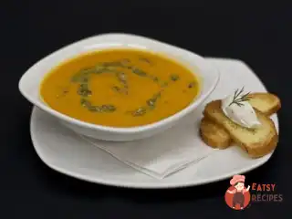 Морквяний крем-суп з песто соусом