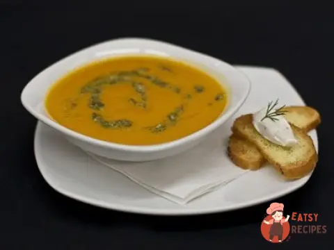 Морквяний крем-суп з песто соусом
