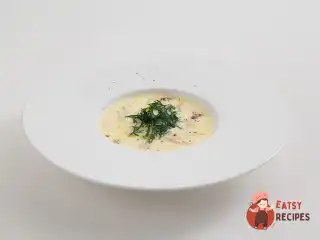 Вершковий суп з лисичками та пореєм