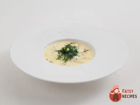 Вершковий суп з лисичками та пореєм