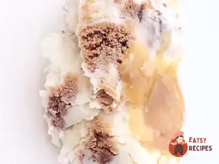 Морозиво зі смаком чізкейка, з шоколадним печивом та коричним прошарком