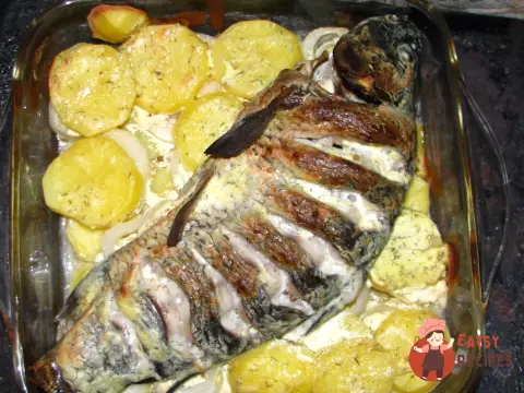 Короп, запечений у сметані з лимоном