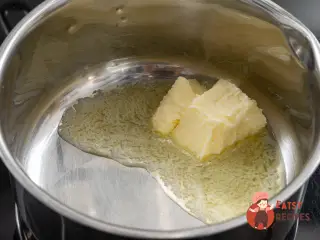 Крок 7: Стейки з цвітної капусти з соусом із блакитного сиру