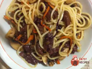 Корейська локшина з яловичиною та овочами